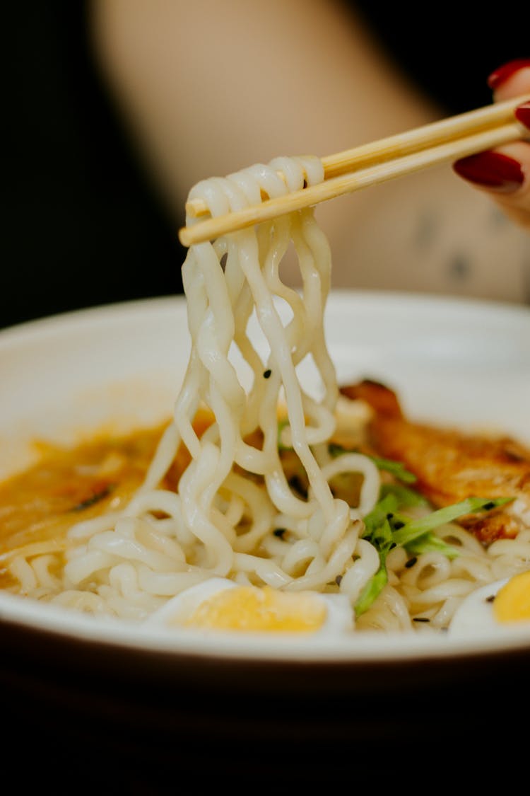 筷子夹面条