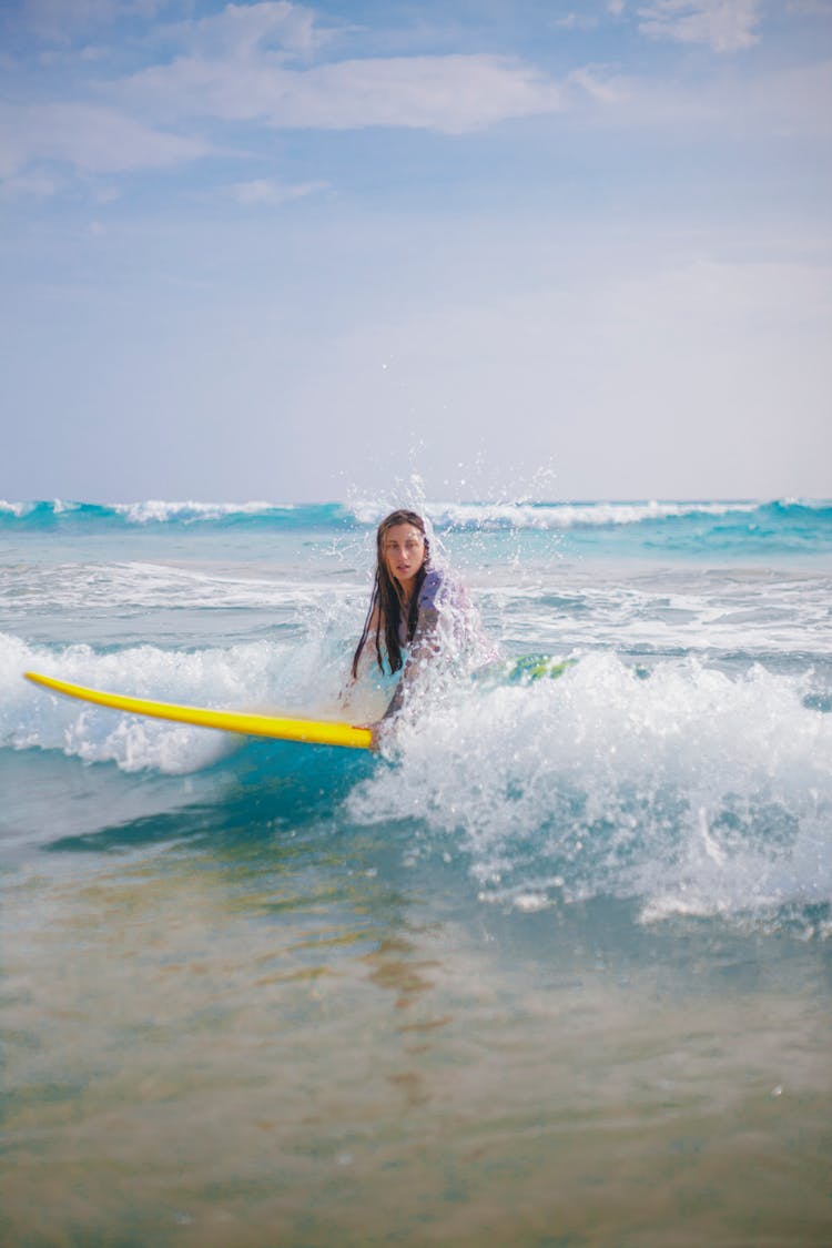 海边冲浪女孩搜索结果预览