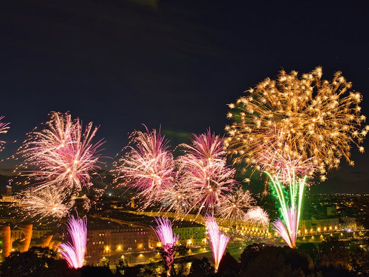 城市夜景烟花鸟瞰图