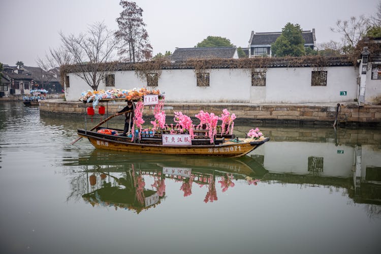 运河上的船