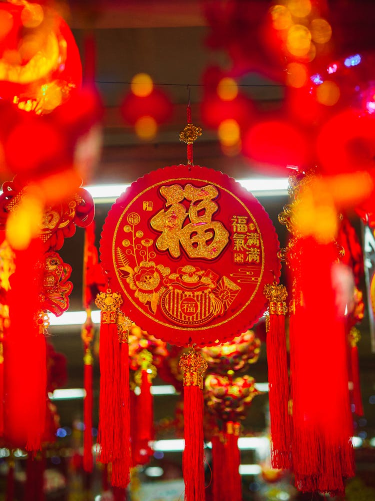 充满活力的农历新年装饰品展出