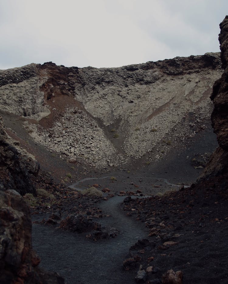 壮观的火山景观与熔岩岩