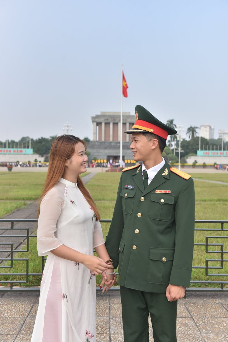 越南夫妇在胡志明陵