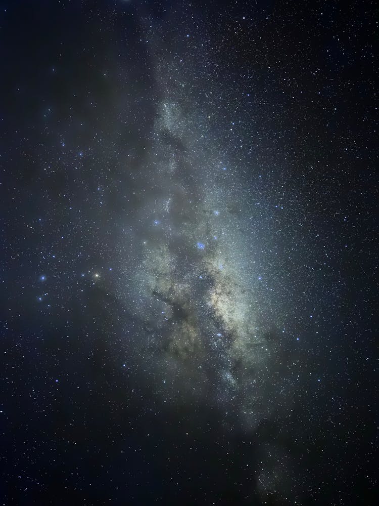 在这张相机拍摄的照片中可以看到乳白色