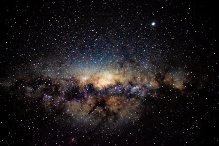 阿雷基帕天空中令人惊叹的银河系