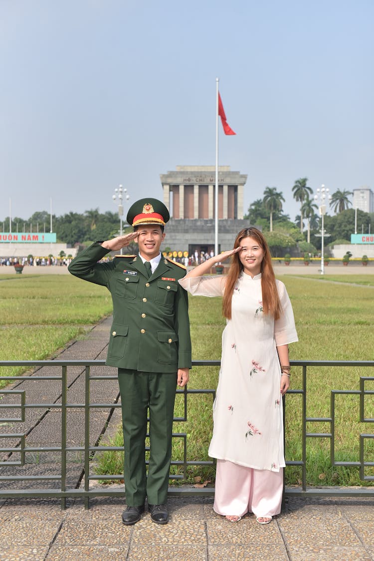 越南军队在河内致敬