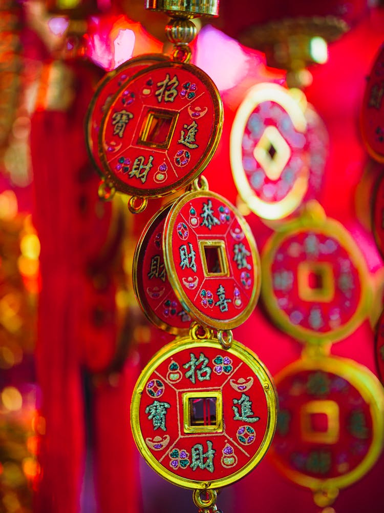 鲜艳的红色中国新年装饰品
