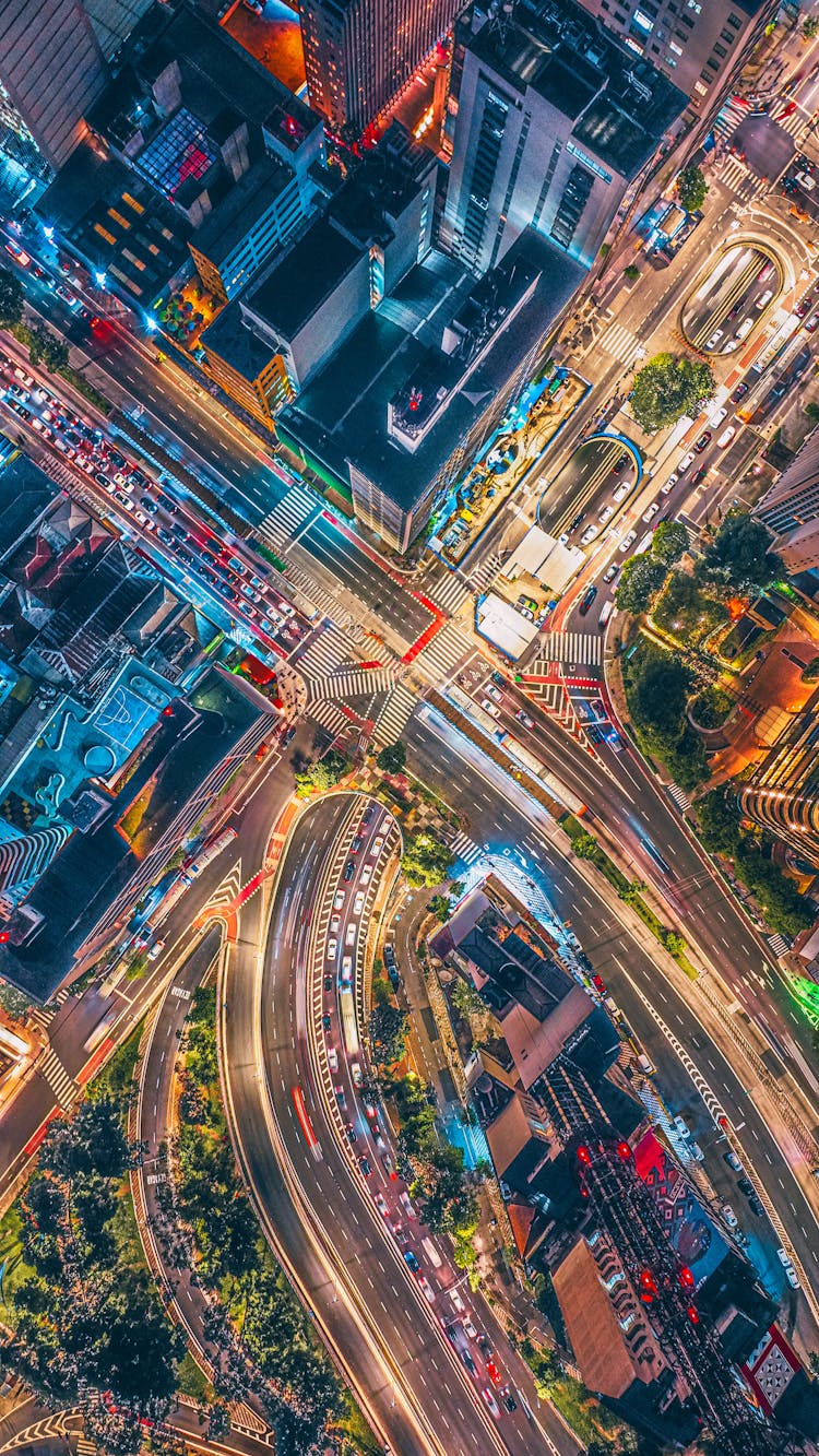 城市交通枢纽夜景鸟瞰图