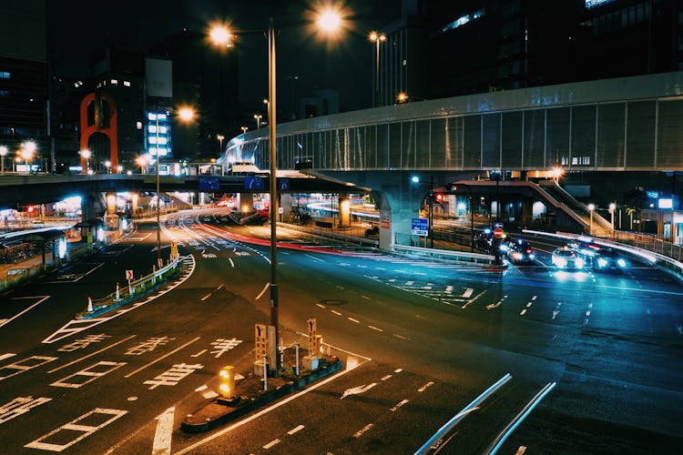 东京夜间交通长时间暴露