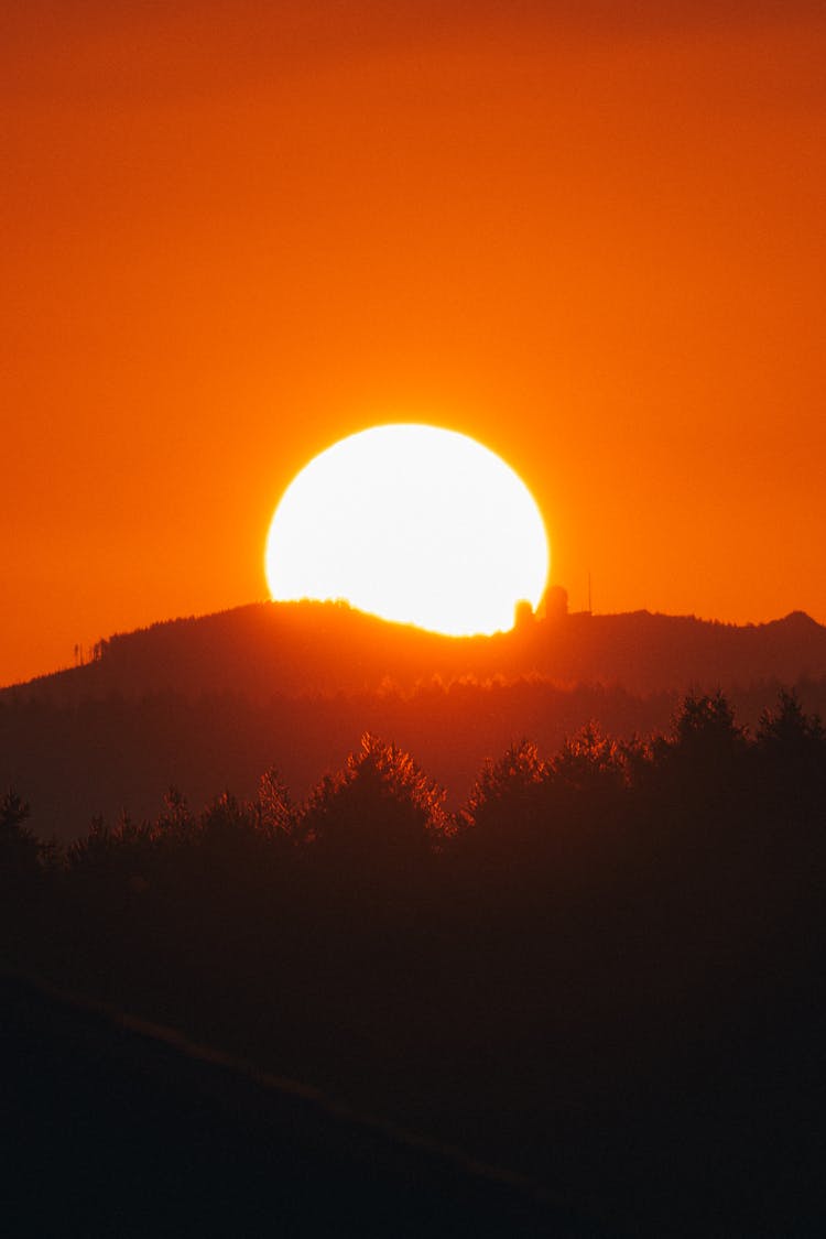 日落在山上