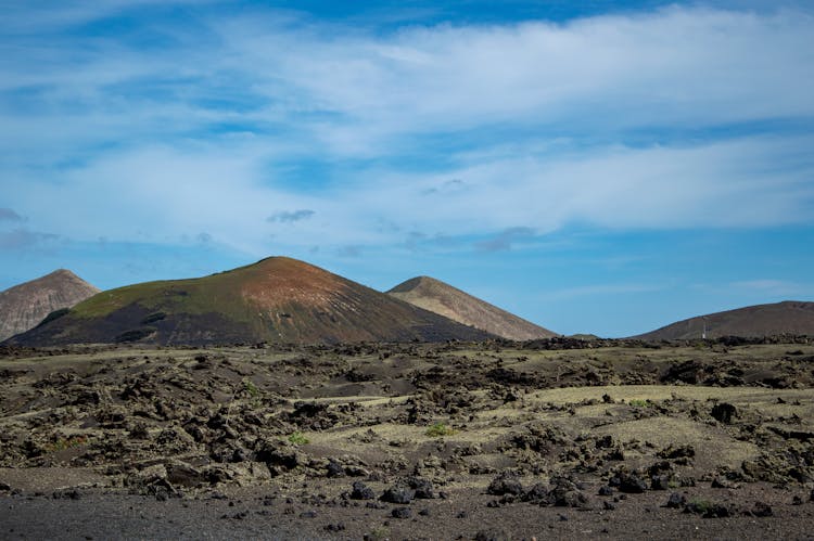 火山景观上的云