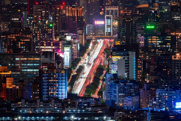 夜晚照亮的城市