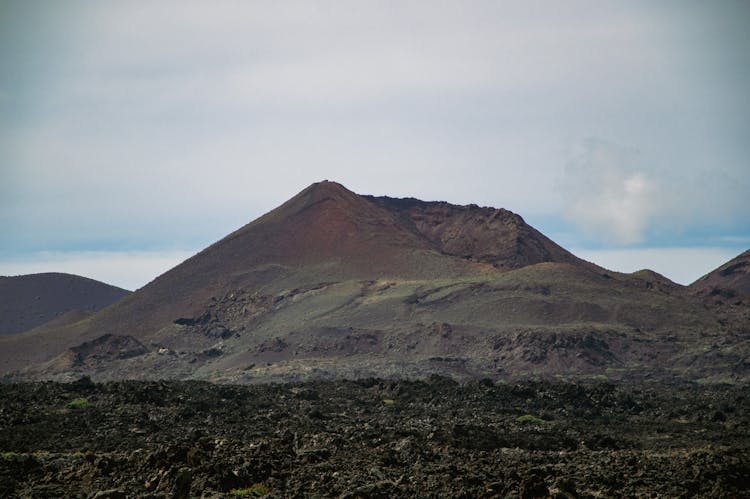蒂曼法亚国家公园的火山景观