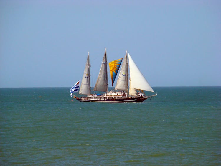 海上帆船
