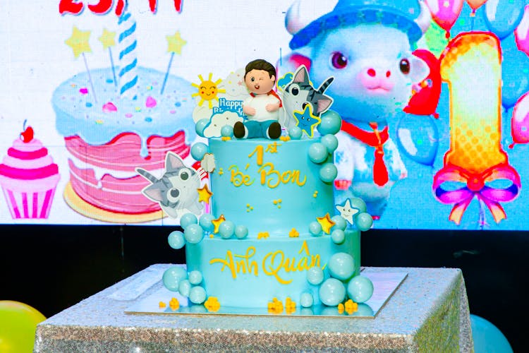 多彩的1岁生日蛋糕庆典