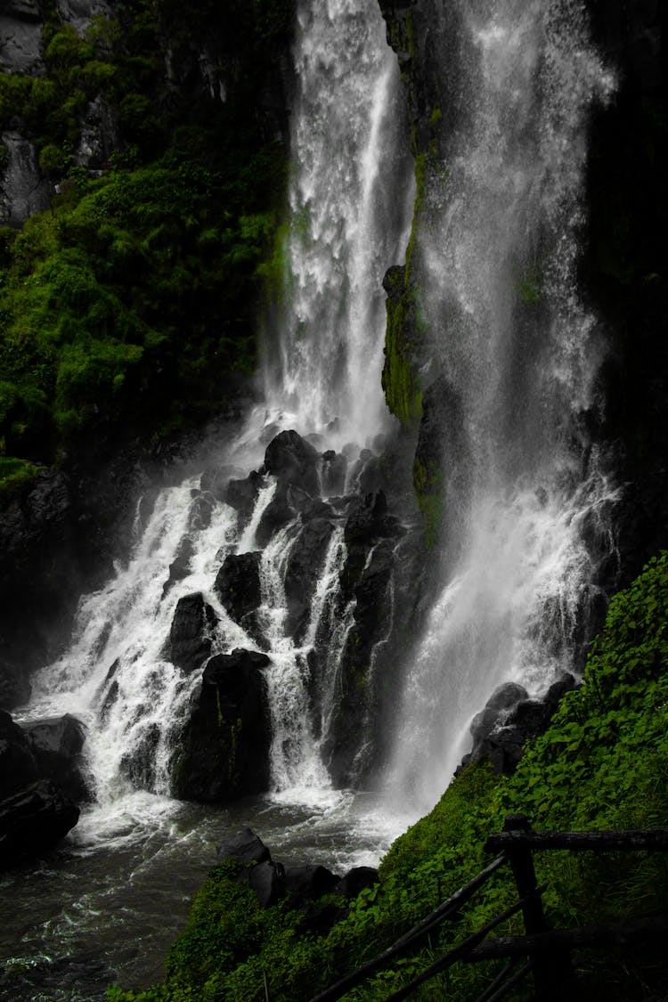 墨西哥萨卡特兰的雄伟瀑布