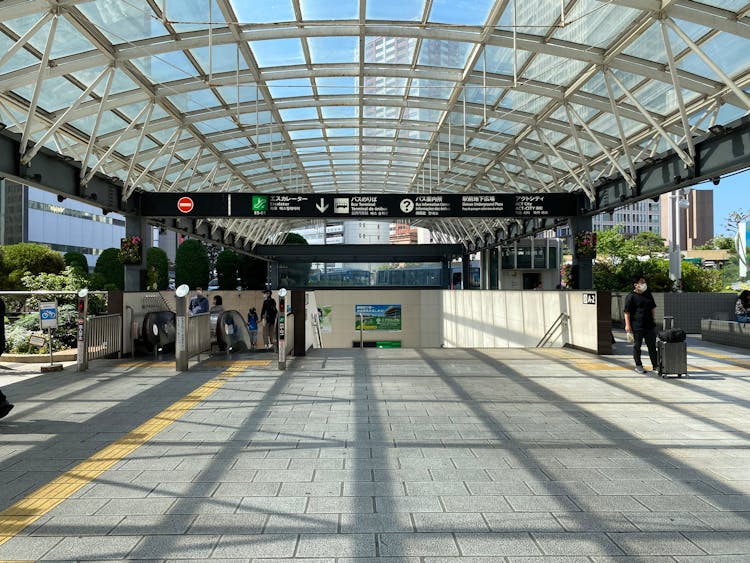 日本城市火车站入口