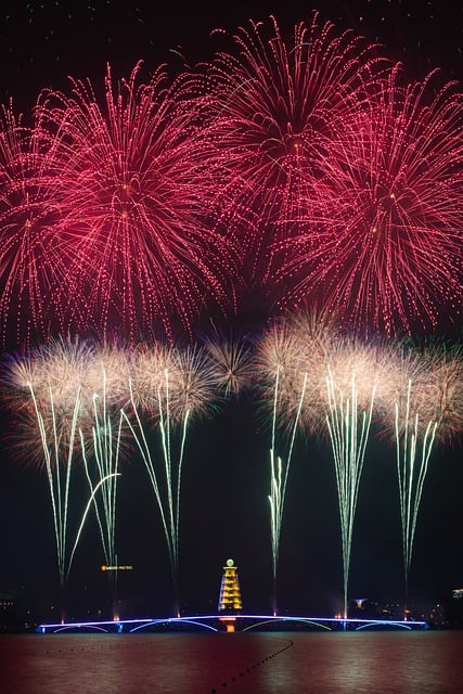 彩色烟花夜城色彩斑斓