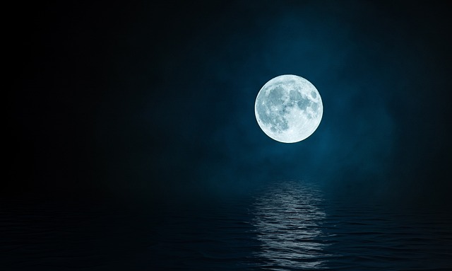 月反射夜景