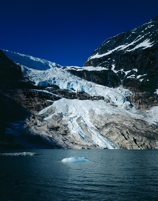 冰川湖景观山脉