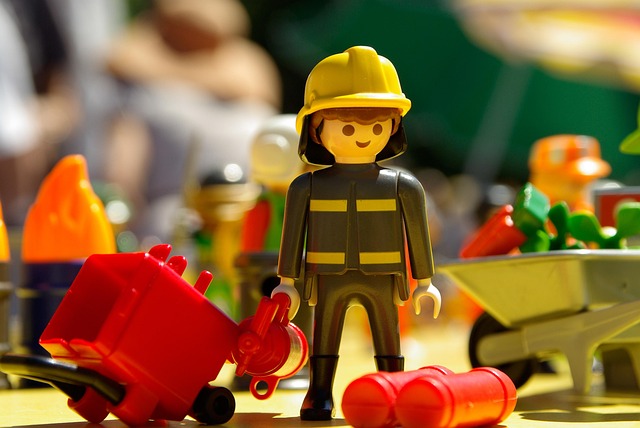 playmobil玩具消防员雕像