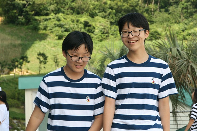 青春男孩家庭旅行条纹