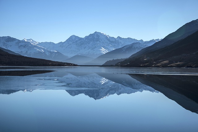 反射山湖