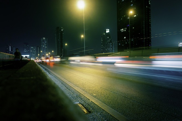 夜间交通城市黑暗