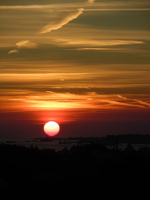 夕阳余晖夜空太阳