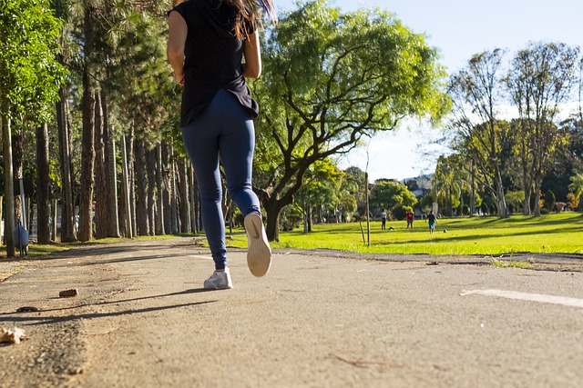 女性跑步健康训练