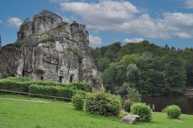悬崖岩自然遗迹文化