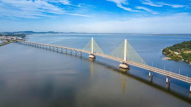 桥梁泻湖水建筑