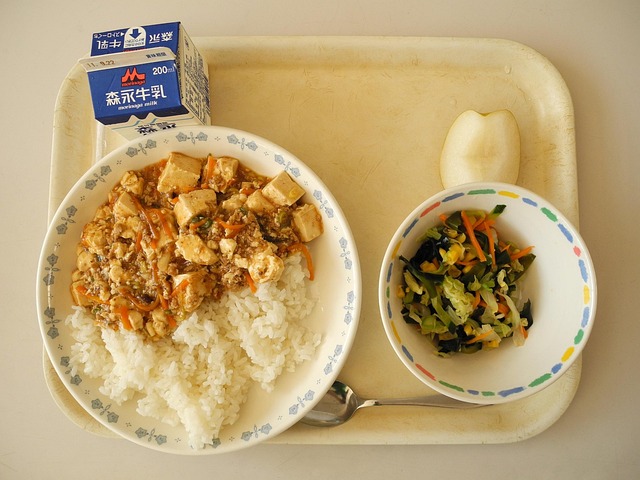 学校午餐自助餐厅