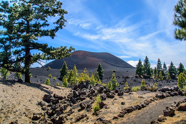 钦耶罗火山