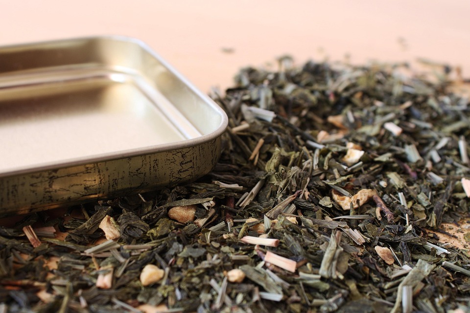 茶打开茶罐盖香草