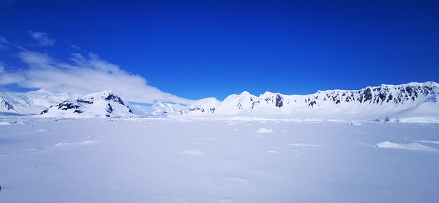 南极冰山雪蓝