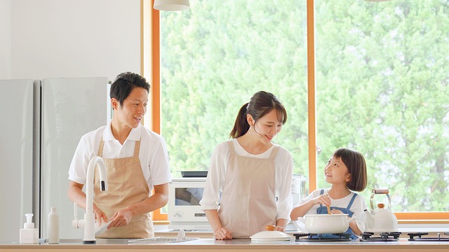 家庭父母孩子女孩