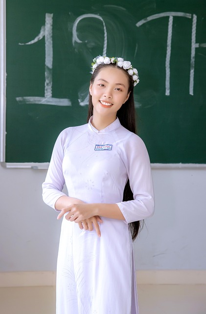 女生奥黛肖像微笑