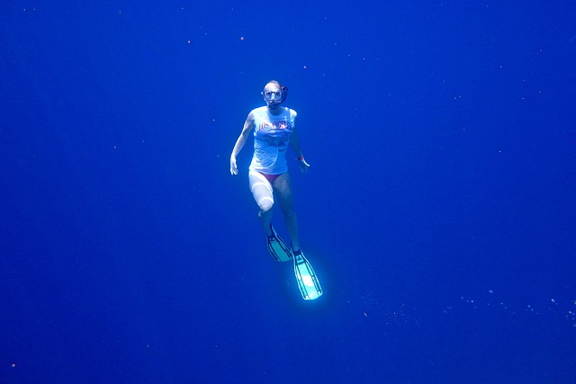 游泳浮潜潜水蓝色海水
