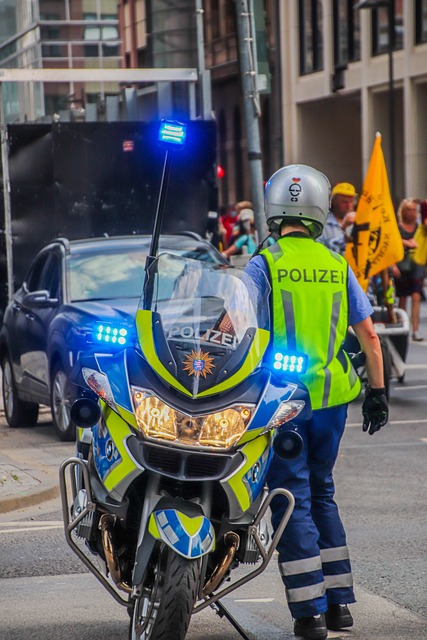 警察汽车安全