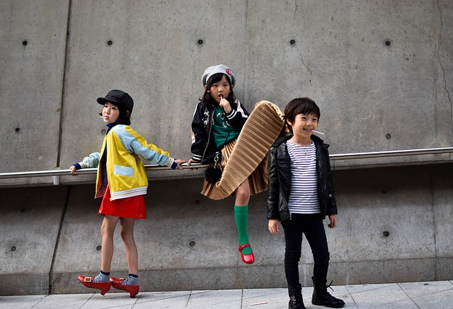 人们孩子女孩男孩