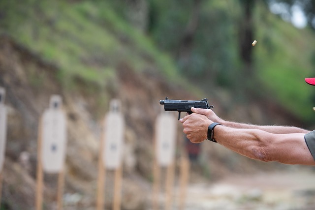 手枪子弹射击手枪手