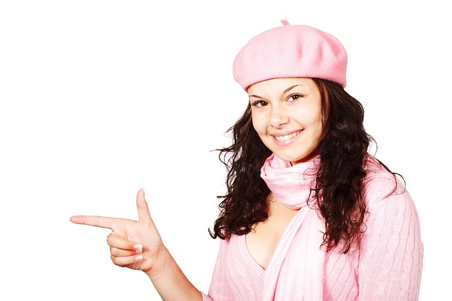 棕色黑发女性手指