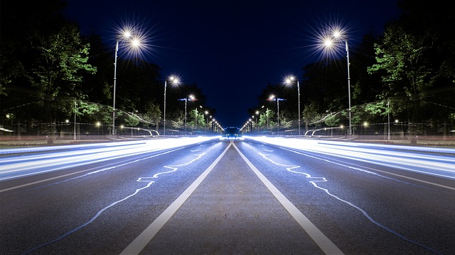 高速公路长曝光夜灯