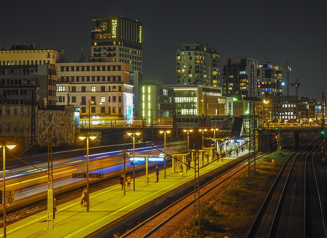 夜站城市列车前夕