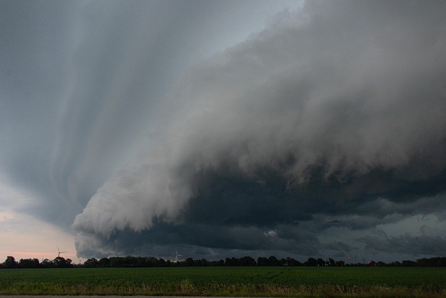 蓝黑橙色风暴安大略