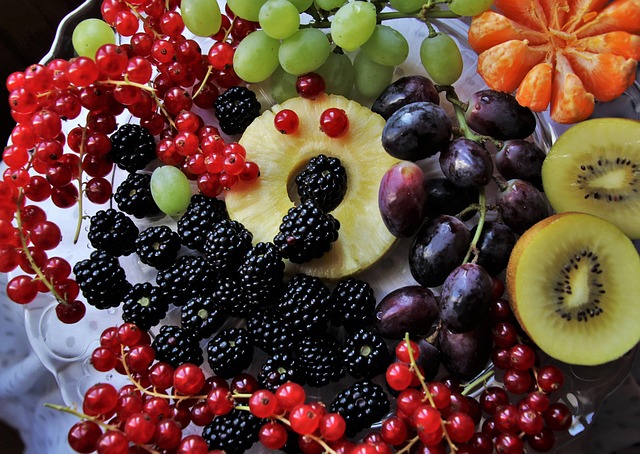 五颜六色的水果多汁美味