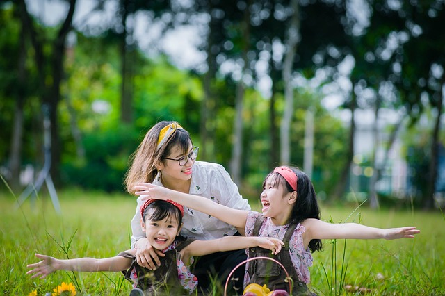家庭姐妹妈妈幸福