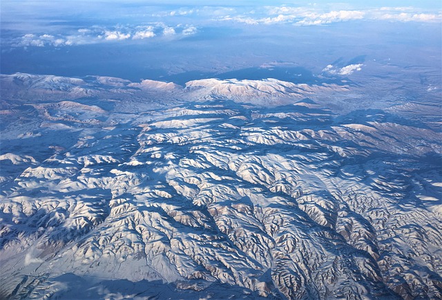 阿尔卑斯山雪山景观