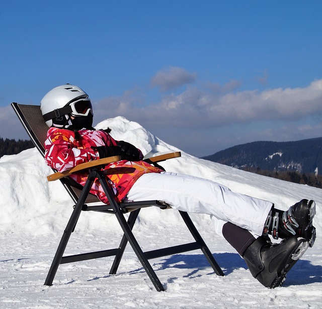 放松休息女孩滑雪酷